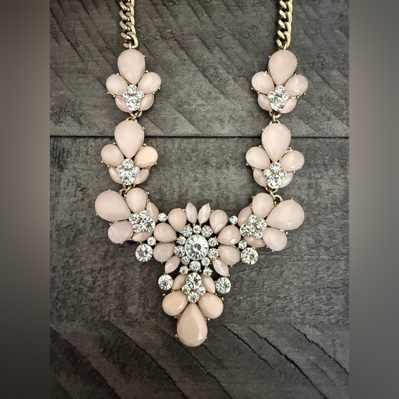 Elegant Gold and Pink Floral Necklace - Picture 4 of 9